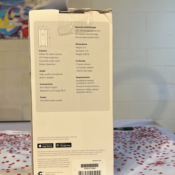 Canary View indoor HD security camera that connects to your phone. In black. - Picture 3 of 4